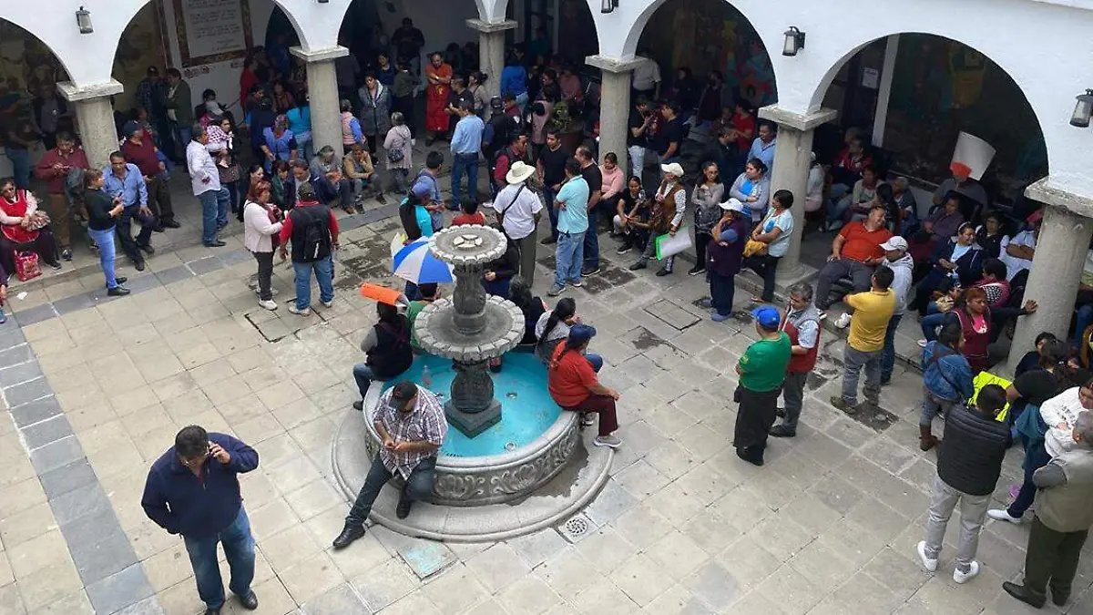 Locatarios del mercado municipal Cosme del Razo protestaron en el Ayuntamiento de San Pedro Cholula